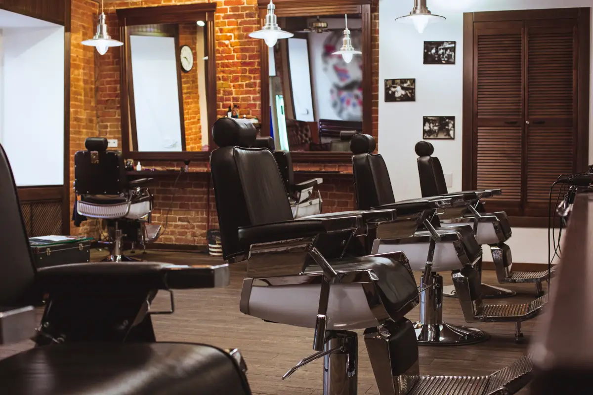 Wnętrza barbershopu i salonu fryzjerskiego